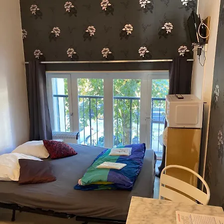 Les Meubles De L'avenue Bouloumie Apartment *