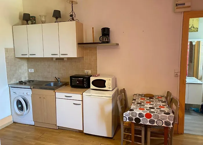 Les Meubles De L'avenue Bouloumie *