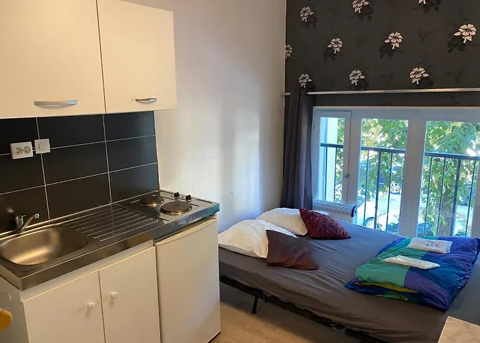 Les Meubles De L'avenue Bouloumie *